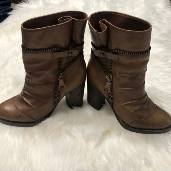 BCBGeneration heeled cognac booties size 7.5 - Picture 5 of 7